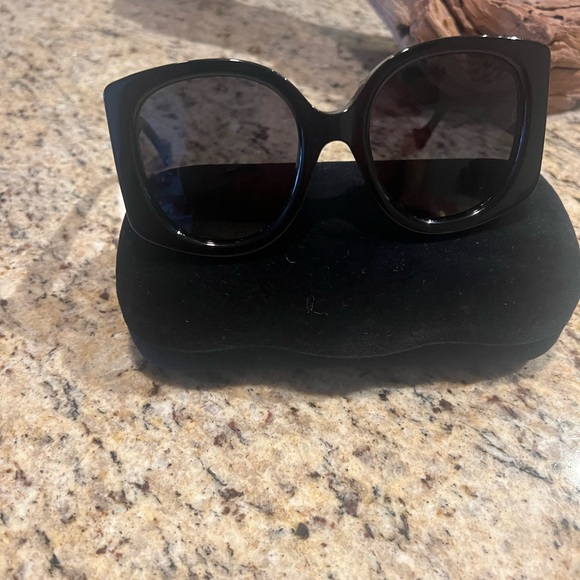 Authentic Gucci sunglasses never worn. Price firm.
Price Drop!🌸🥰🥳 - Picture 1 of 7